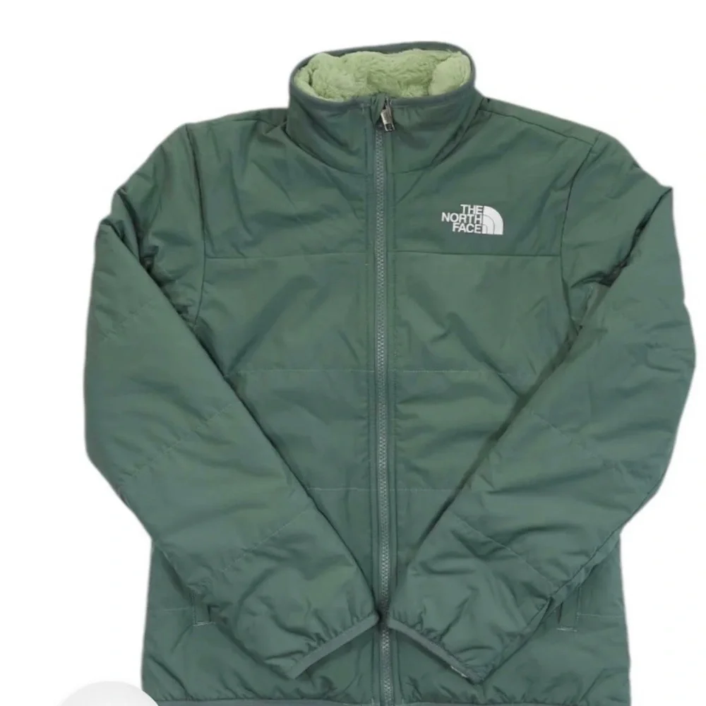 The North Face Girls Reversible Mossbud Swirl Jacket in Green Size Youth M